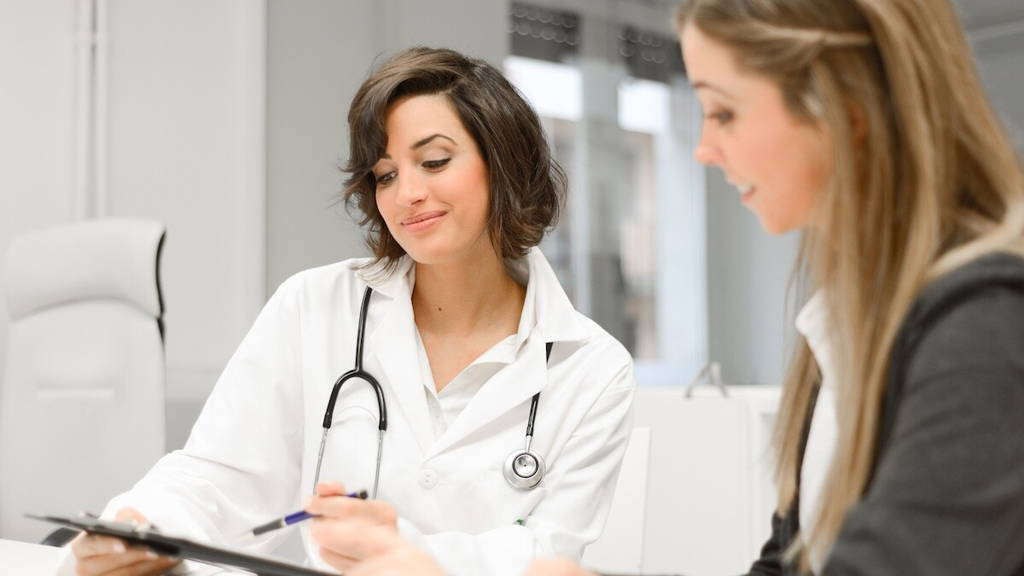 Doctor explaining diagnosis to her female patient