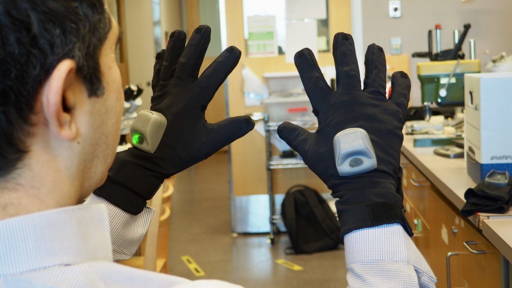 Slimme handschoen verbetert revalidatie na beroerte