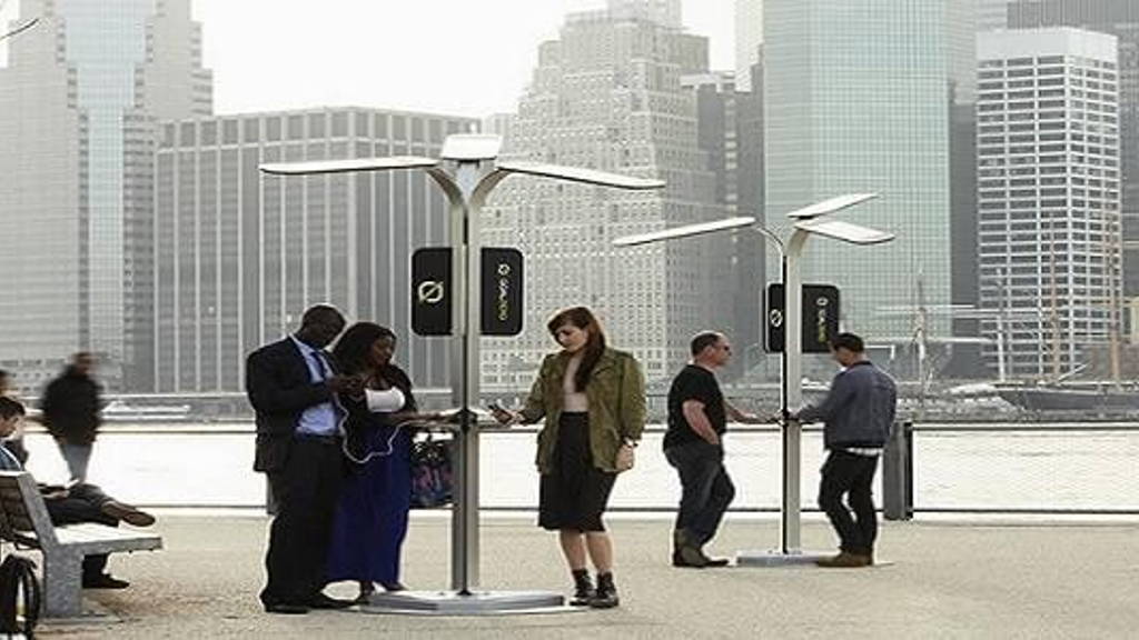 free-phone-charging-stations-to-be-installed-in-new-york-cityy-1