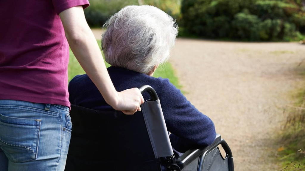 senior-verpleging-rolstoel-dementie