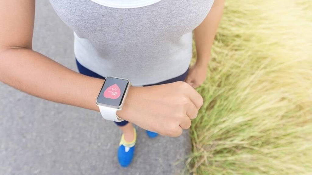 Digitaal-smartwatch-vrouw-gezond-sport