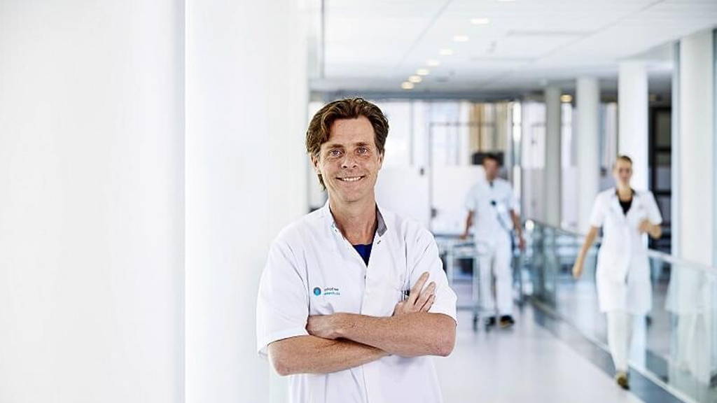 Dr. Lukas Dekker