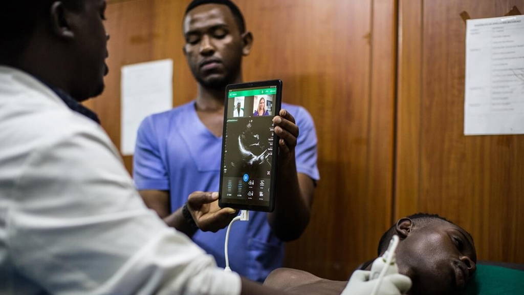 Philips-Lumify-with-Reacts-links-specialists-around-the-globe-with-physicians-in-Rwanda.download