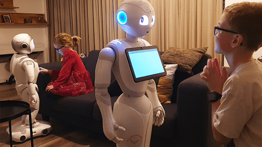 Wat kunnen AI mens-machine toepassingen leren van sociale robots?