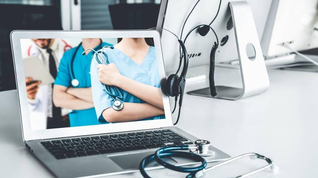 Teleconsult-laptop-artsen-zorg-op-afstand