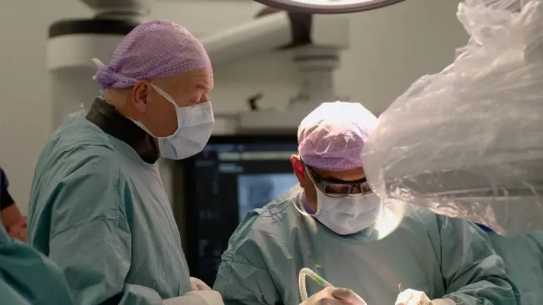 In het St. Antonius Ziekenhuis is ‘s werelds meest innovatieve defibrillator in een patiënt geplaatst.