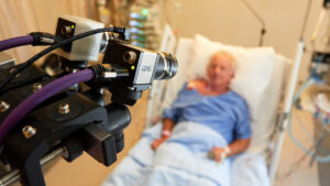 Cameratoezicht om patiënten op verpleegafdelingen te monitoren, als toevoeging op de periodieke fysieke controles, kan complicaties voorkomen.